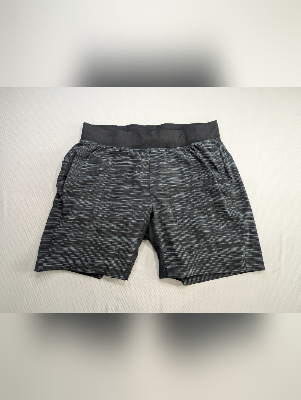 Lululemon T.H.E. Short 7" Lined Heather Black Sz Large Gym Running